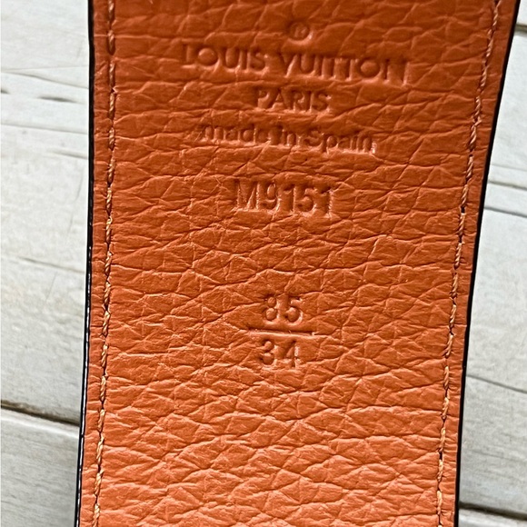 Authentic LV Initials 40MM Reversible Belt - Picture 4 of 11